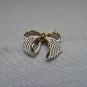 Vintage Monet White Enamel Filled Golden Bow Brooch